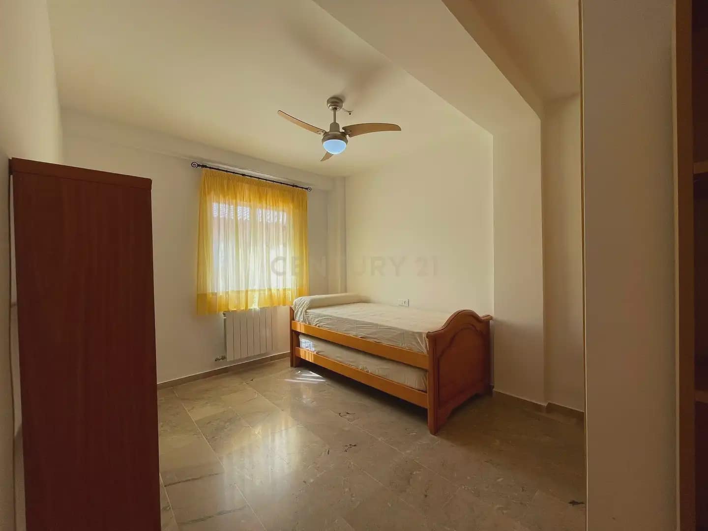 Casa de 3 habitaciones en Armilla en alquiler con garaje - 950 € (Ref: 10004657)