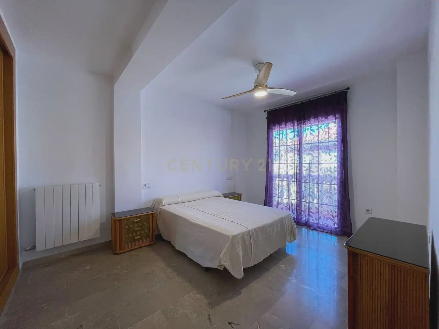 Casa de 3 habitaciones en Armilla en alquiler con garaje - 950 € (Ref: 10004657)