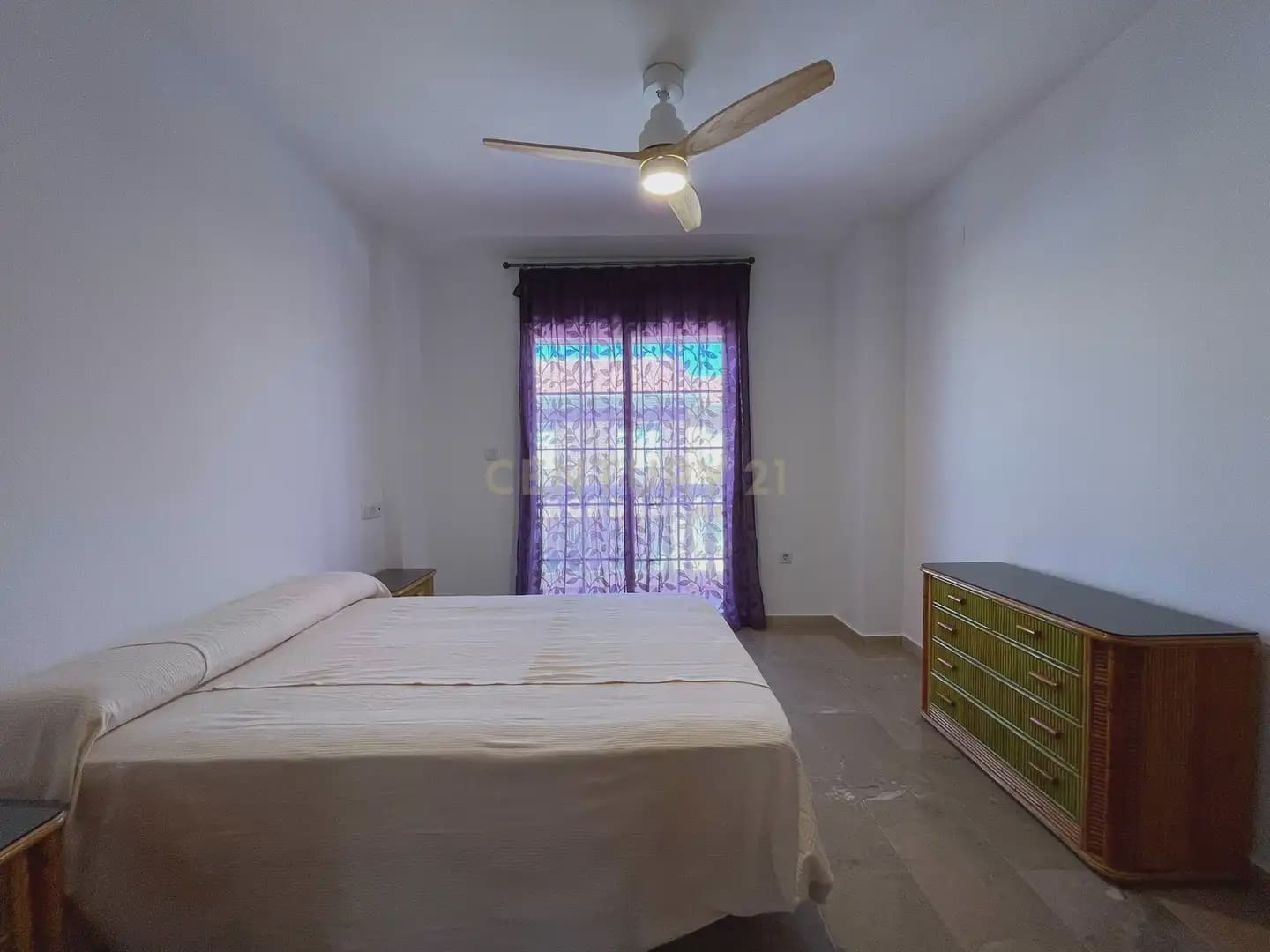 Casa de 3 habitaciones en Armilla en alquiler con garaje - 950 € (Ref: 10004657)