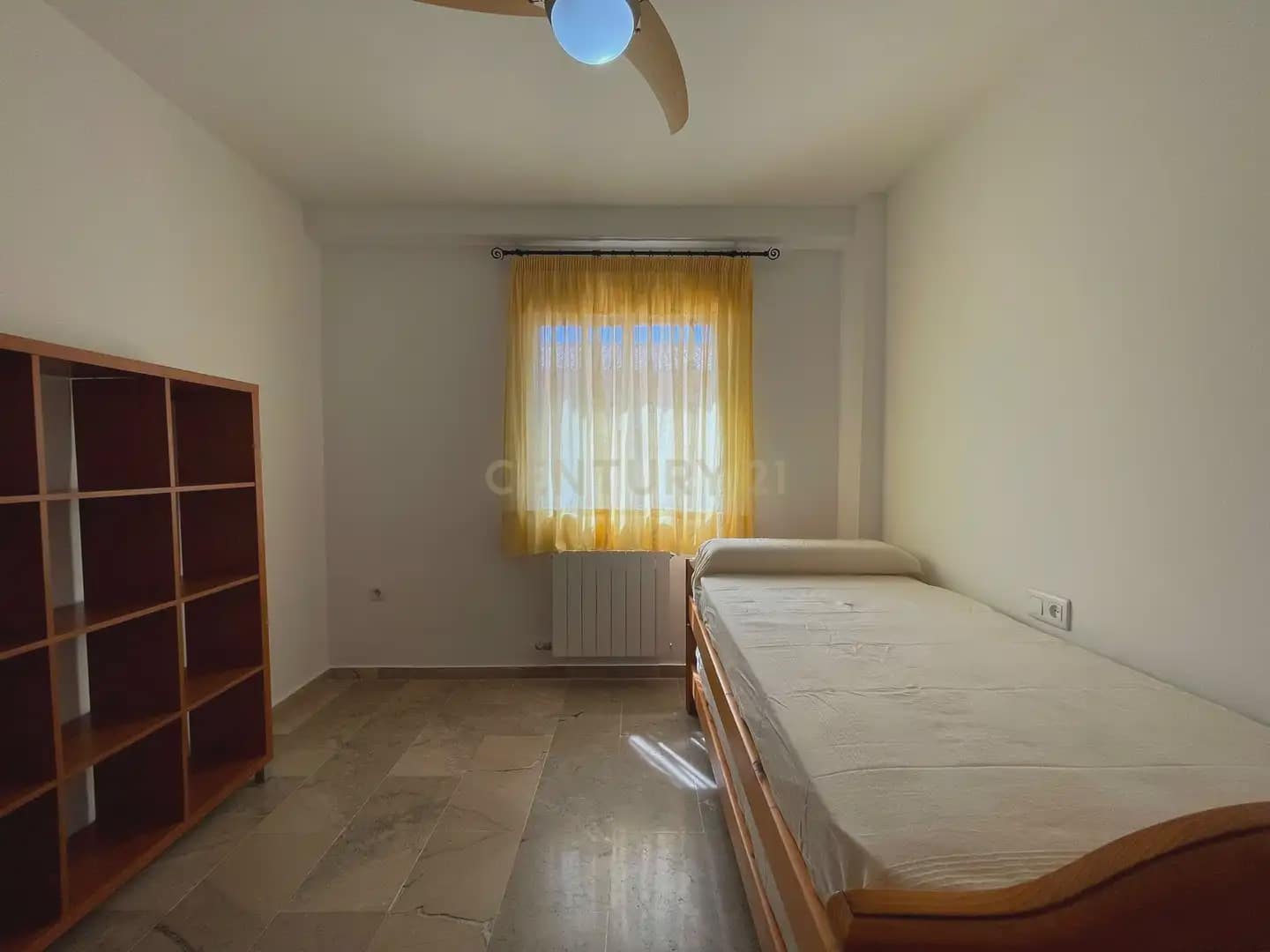 Casa de 3 habitaciones en Armilla en alquiler con garaje - 950 € (Ref: 10004657)