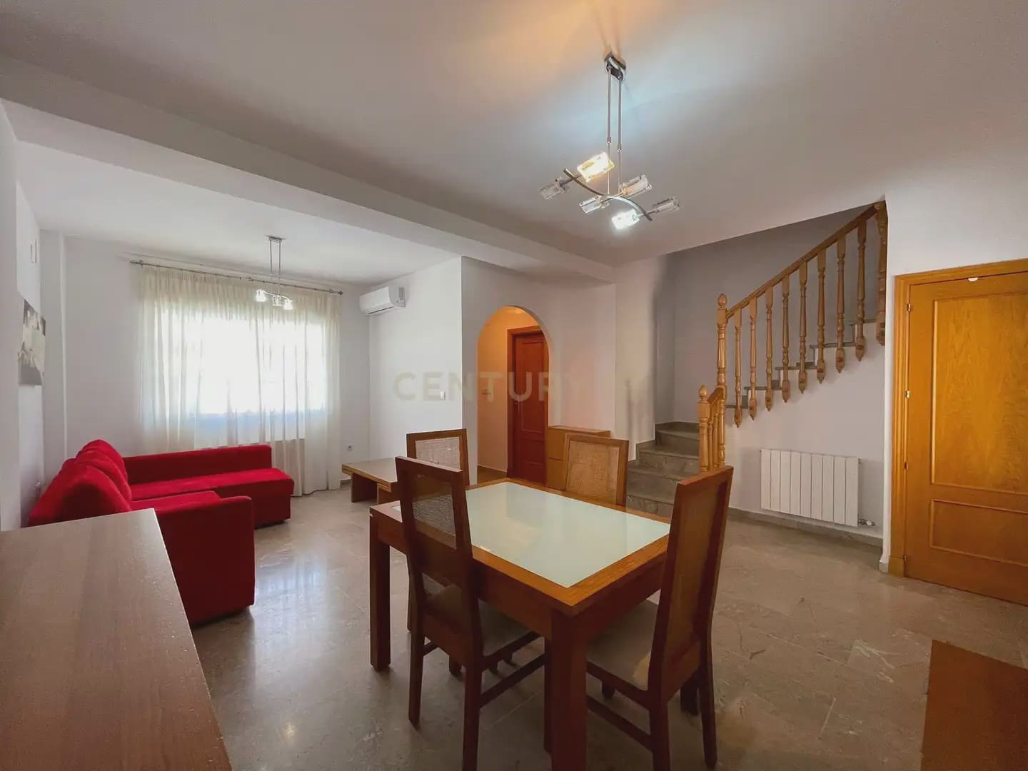 Casa de 3 habitaciones en Armilla en alquiler con garaje - 950 € (Ref: 10004657)