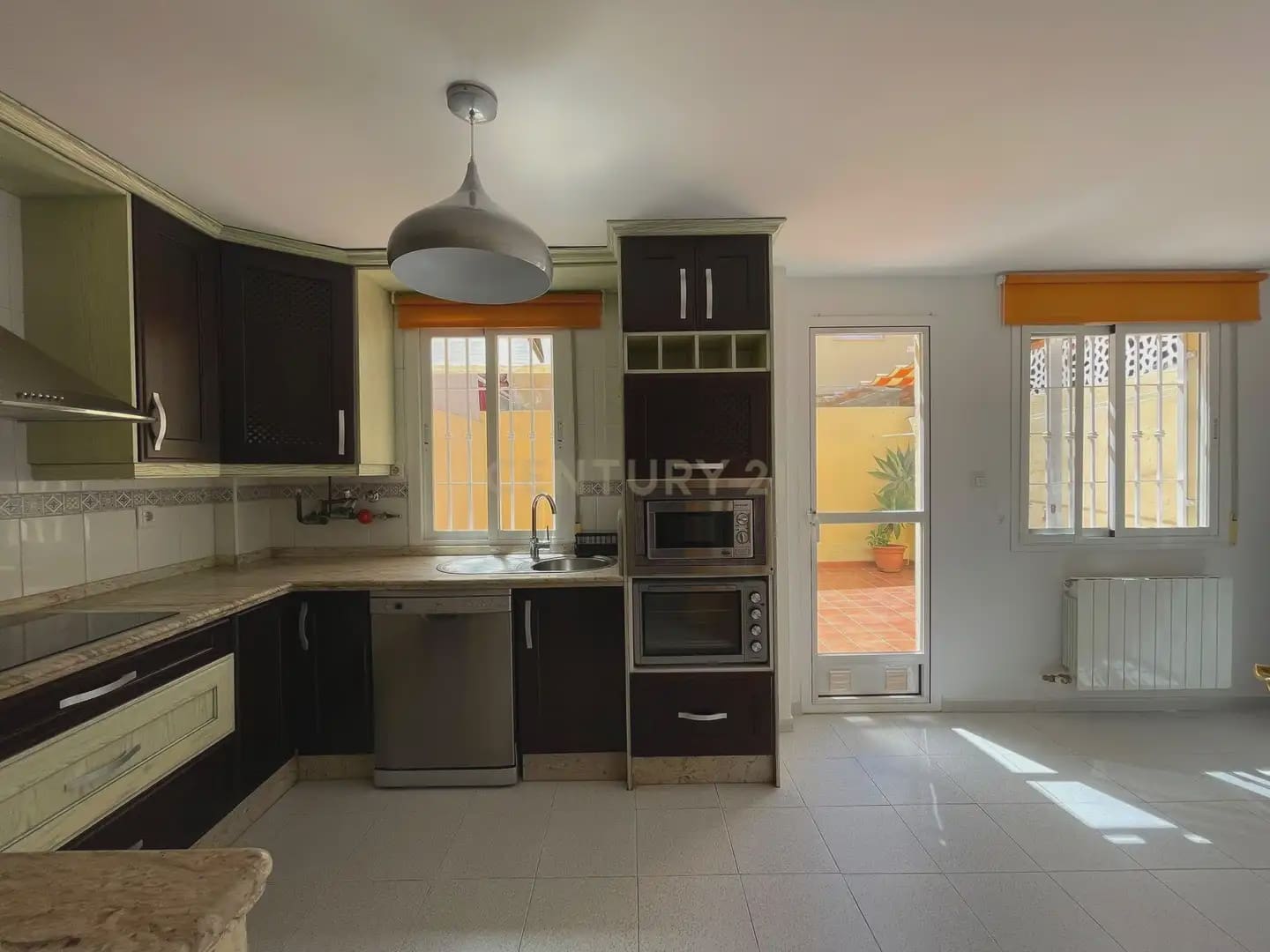 Casa de 3 habitaciones en Armilla en alquiler con garaje - 950 € (Ref: 10004657)