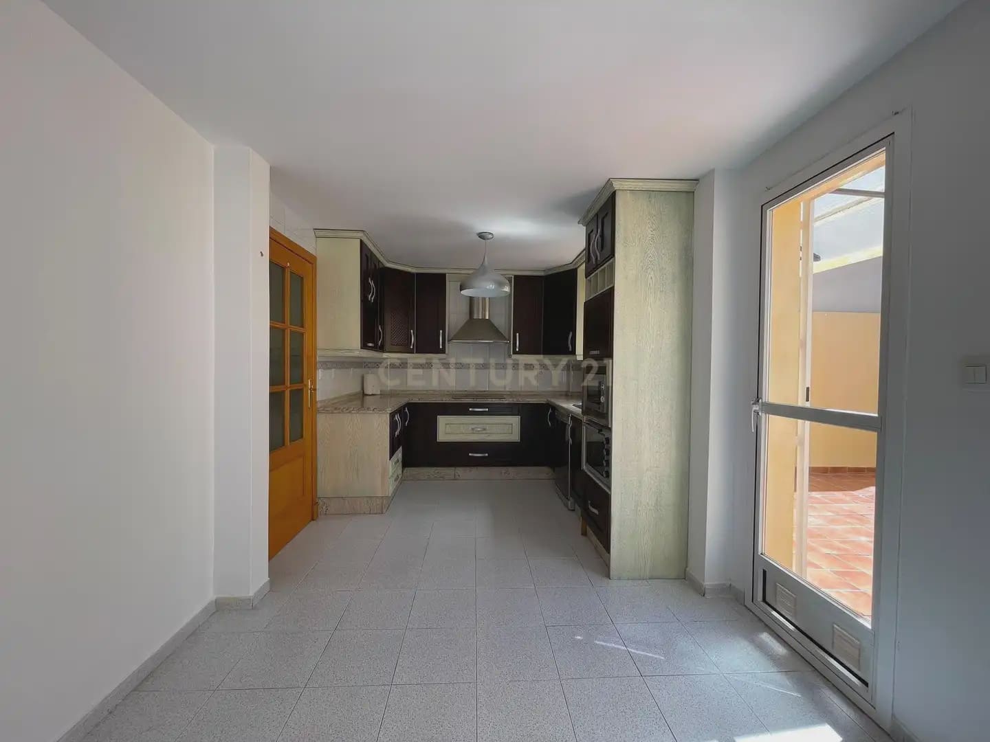Casa de 3 habitaciones en Armilla en alquiler con garaje - 950 € (Ref: 10004657)
