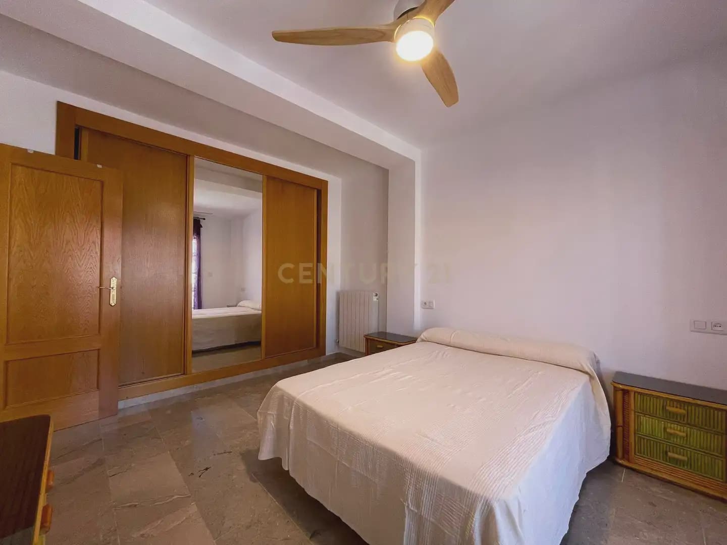 Casa de 3 habitaciones en Armilla en alquiler con garaje - 950 € (Ref: 10004657)