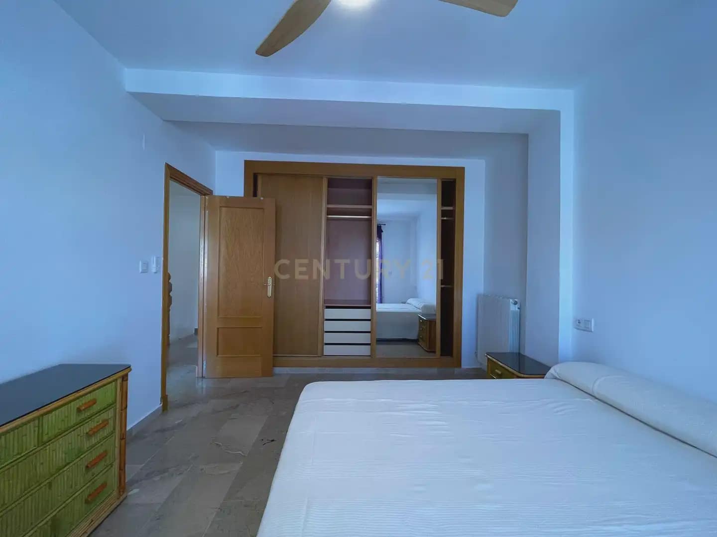 Casa de 3 habitaciones en Armilla en alquiler con garaje - 950 € (Ref: 10004657)