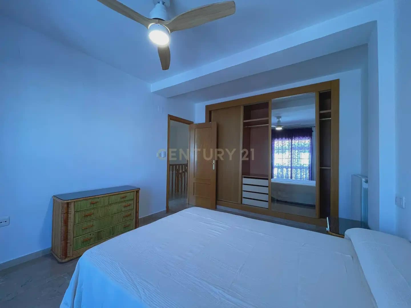 Casa de 3 habitaciones en Armilla en alquiler con garaje - 950 € (Ref: 10004657)
