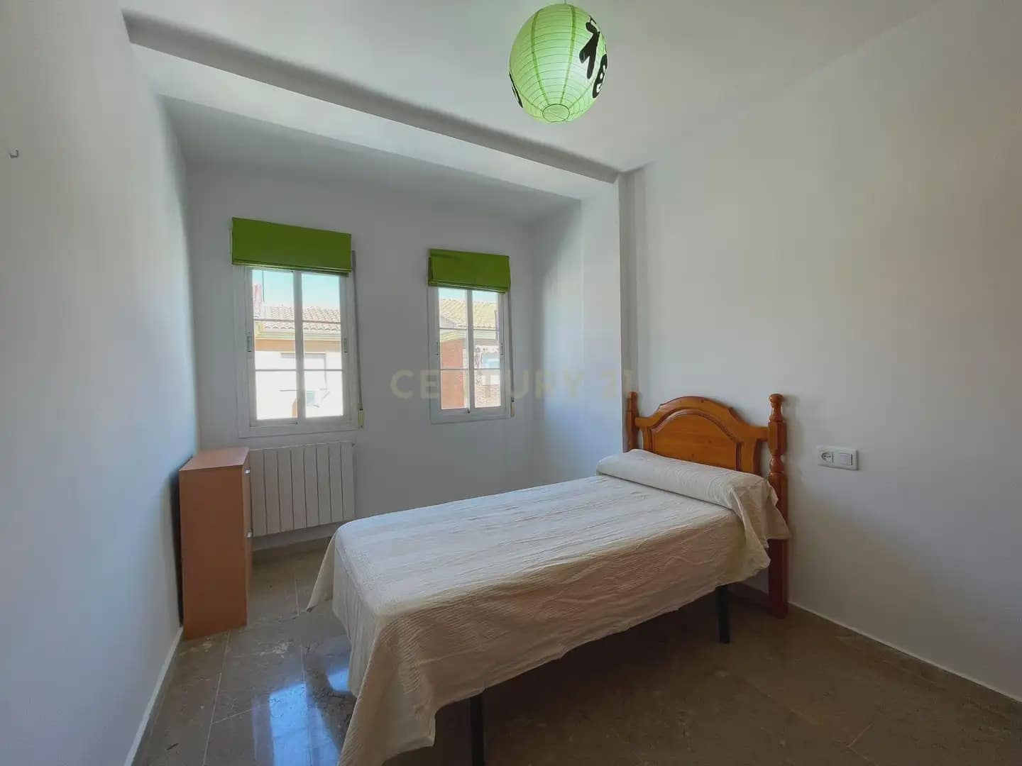 Casa de 3 habitaciones en Armilla en alquiler con garaje - 950 € (Ref: 10004657)