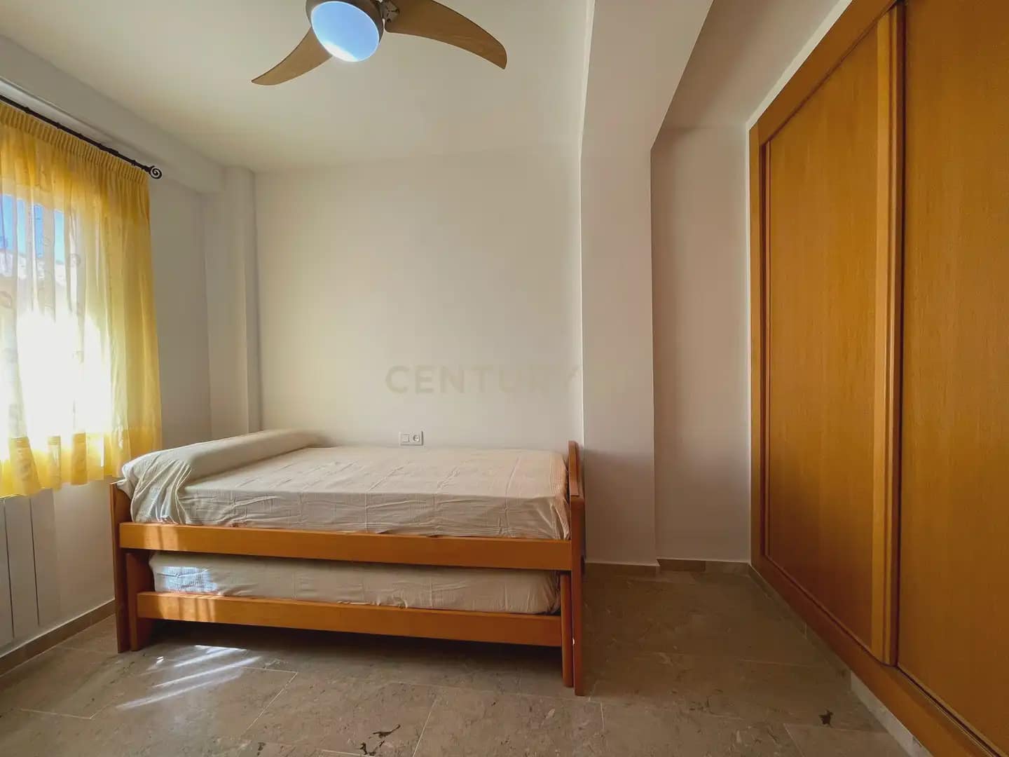 Casa de 3 habitaciones en Armilla en alquiler con garaje - 950 € (Ref: 10004657)