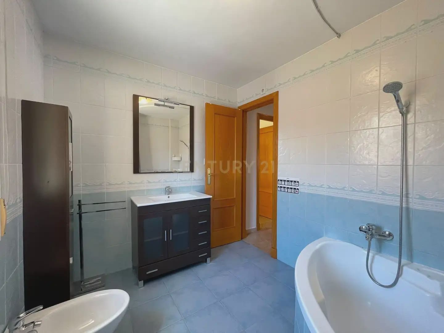 Casa de 3 habitaciones en Armilla en alquiler con garaje - 950 € (Ref: 10004657)