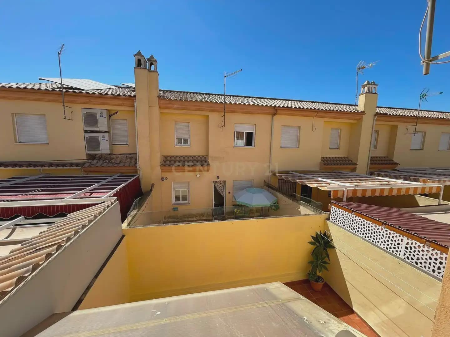 Casa de 3 habitaciones en Armilla en alquiler con garaje - 950 € (Ref: 10004657)
