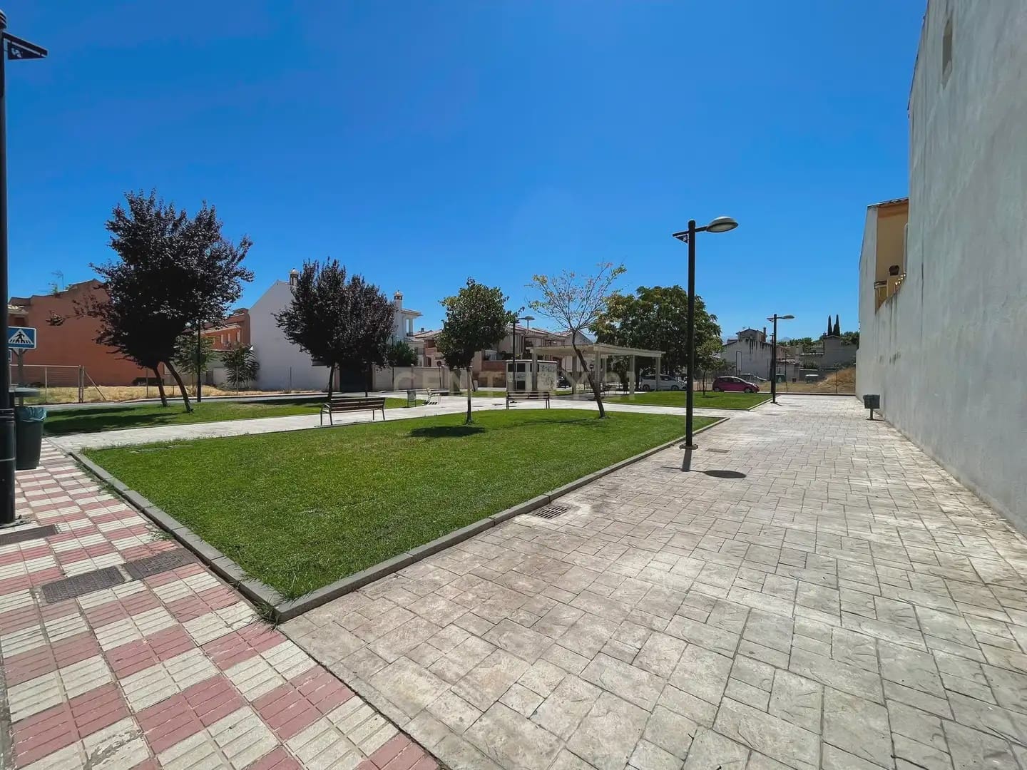 Casa de 3 habitaciones en Armilla en alquiler con garaje - 950 € (Ref: 10004657)