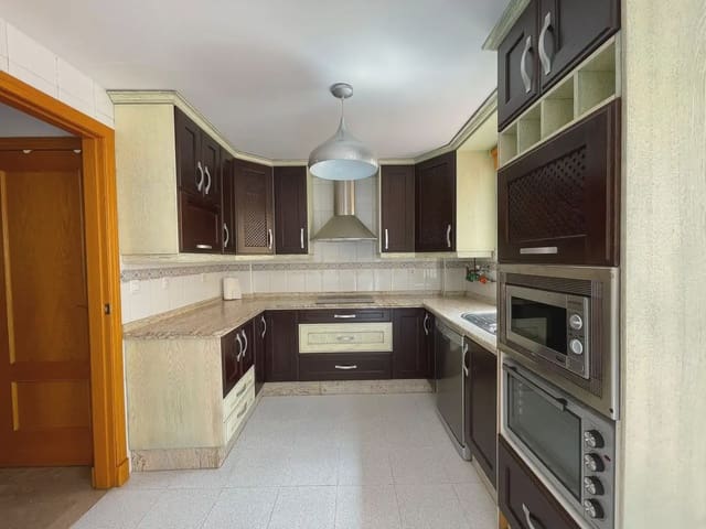 Casa de 3 habitaciones en Armilla en alquiler con garaje - 950 € (Ref: 10004657)