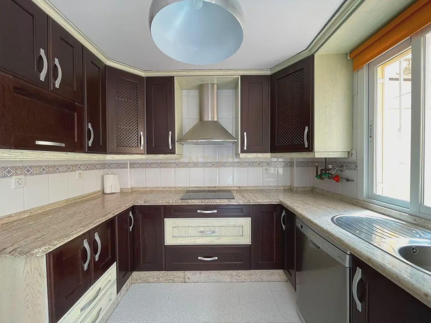 Casa de 3 habitaciones en Armilla en alquiler con garaje - 950 € (Ref: 10004657)