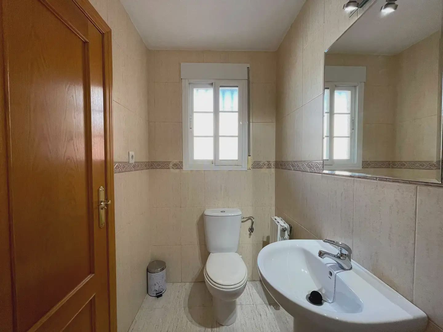 Casa de 3 habitaciones en Armilla en alquiler con garaje - 950 € (Ref: 10004657)