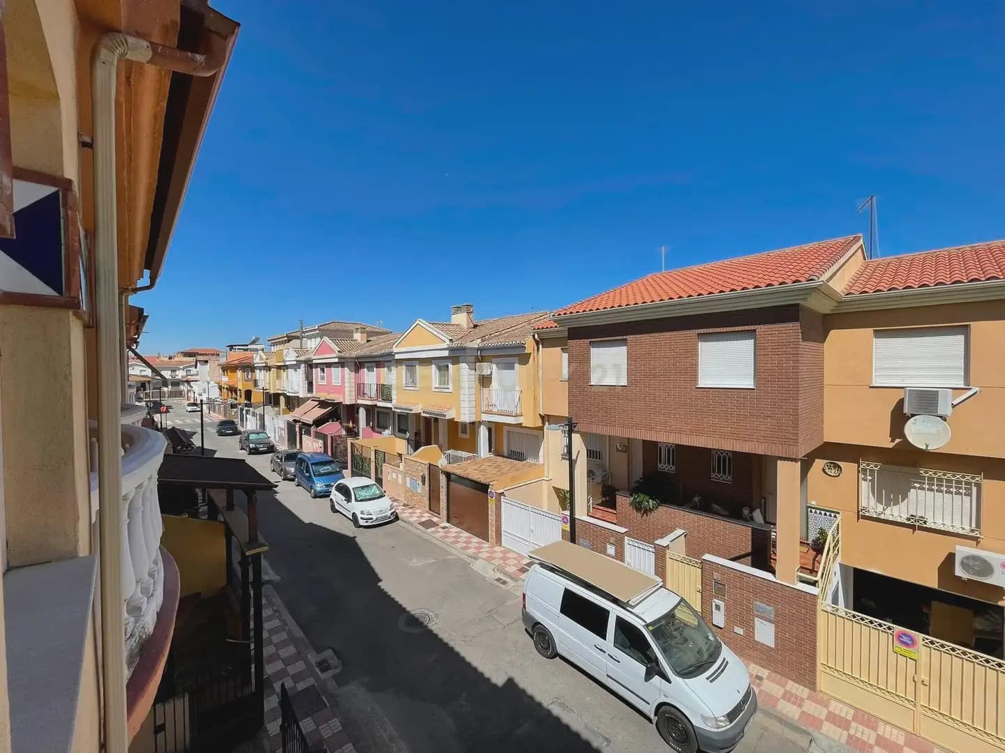 Casa de 3 habitaciones en Armilla en alquiler con garaje - 950 € (Ref: 10004657)
