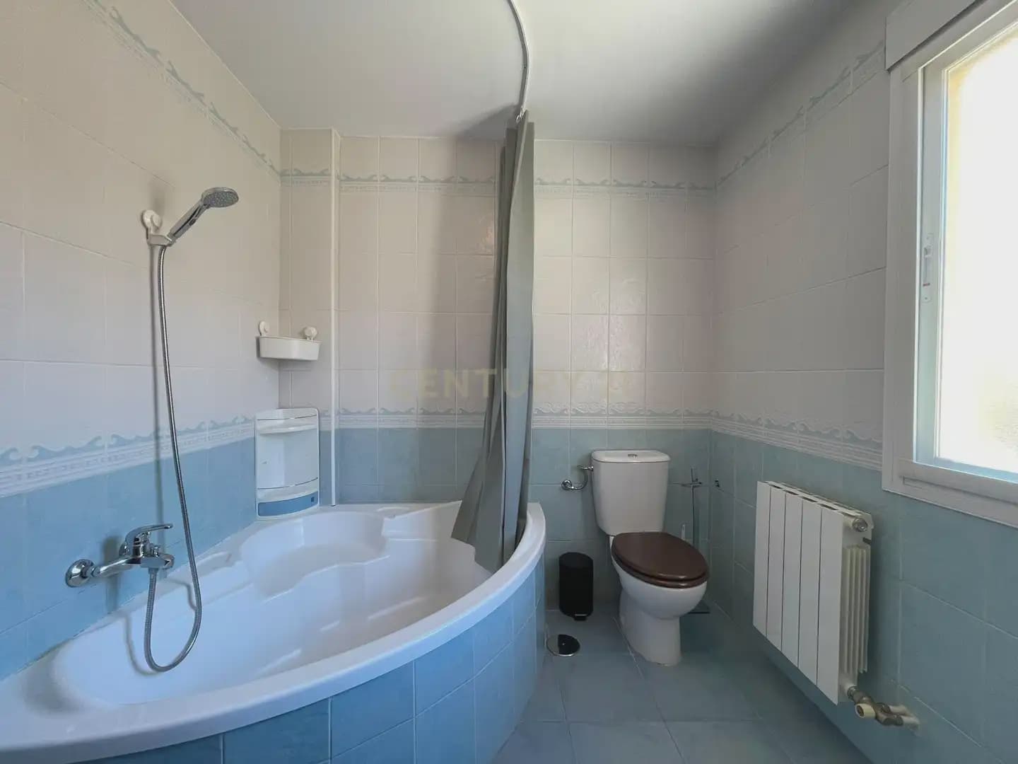 Casa de 3 habitaciones en Armilla en alquiler con garaje - 950 € (Ref: 10004657)