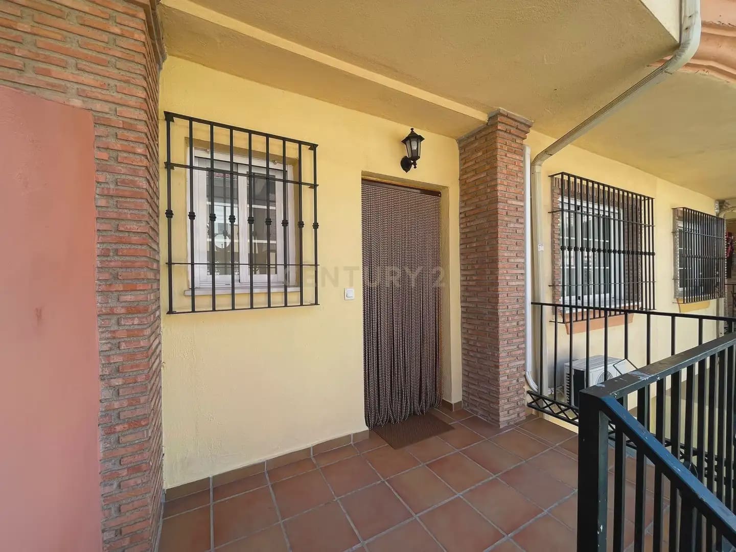 Casa de 3 habitaciones en Armilla en alquiler con garaje - 950 € (Ref: 10004657)