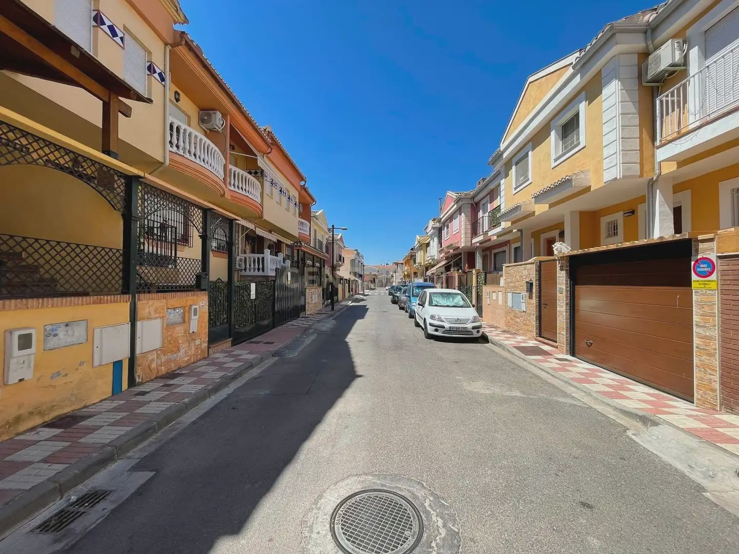 Casa de 3 habitaciones en Armilla en alquiler con garaje - 950 € (Ref: 10004657)