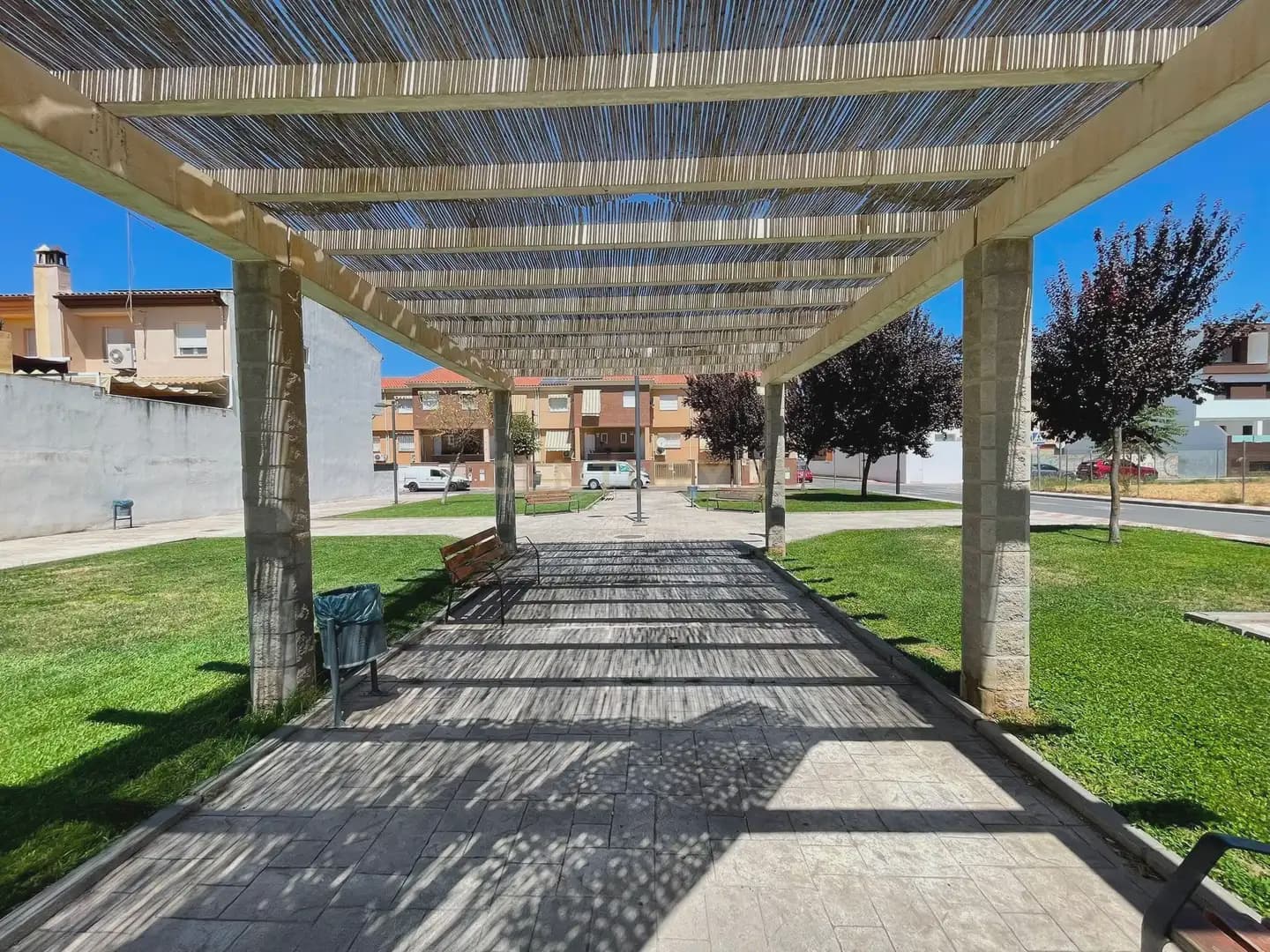 Casa de 3 habitaciones en Armilla en alquiler con garaje - 950 € (Ref: 10004657)