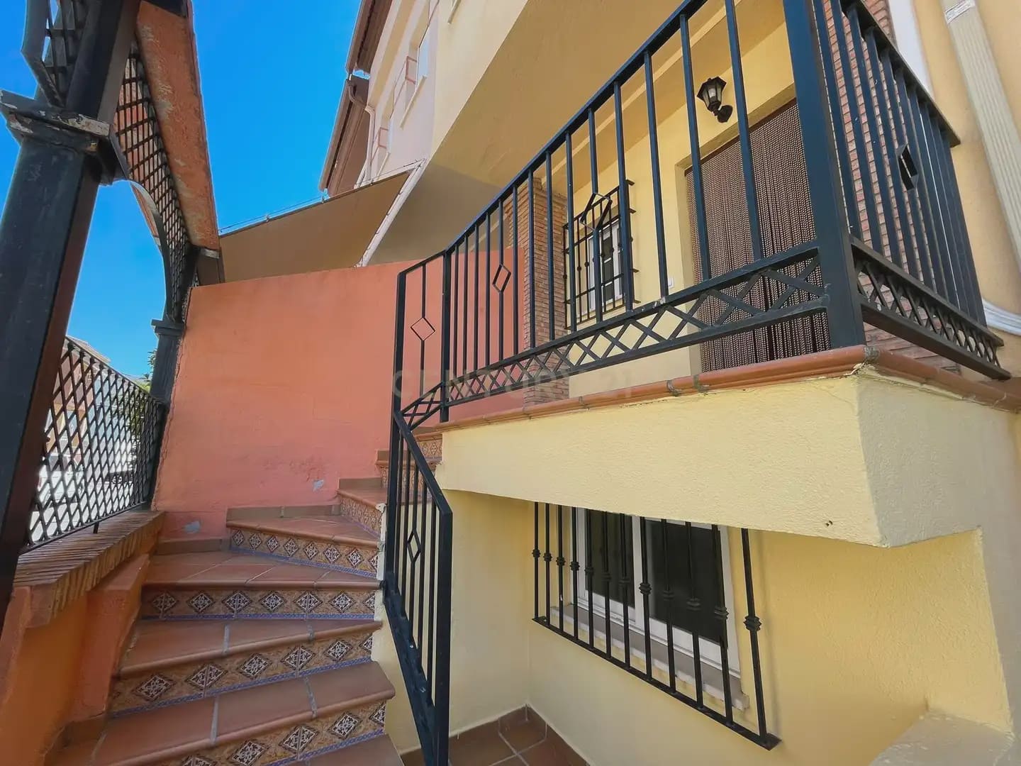 Casa de 3 habitaciones en Armilla en alquiler con garaje - 950 € (Ref: 10004657)