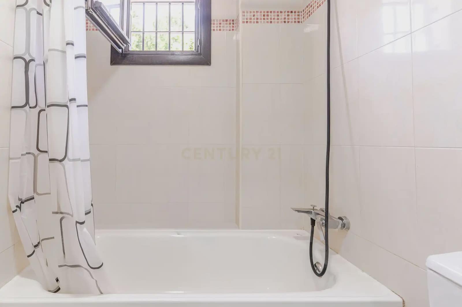 Apartamento de 2 habitaciones en Vélez de Benaudalla en venta - 136.000 € (Ref: 10007108)