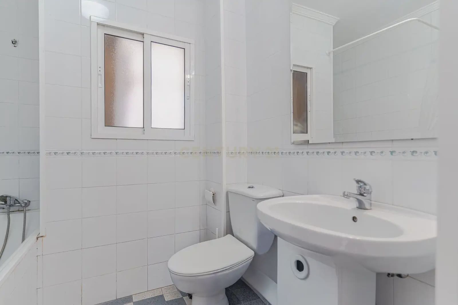 3 Zimmer Wohnung zu verkaufen in Granada Stadt - 195.000 € (Ref: 10016981)