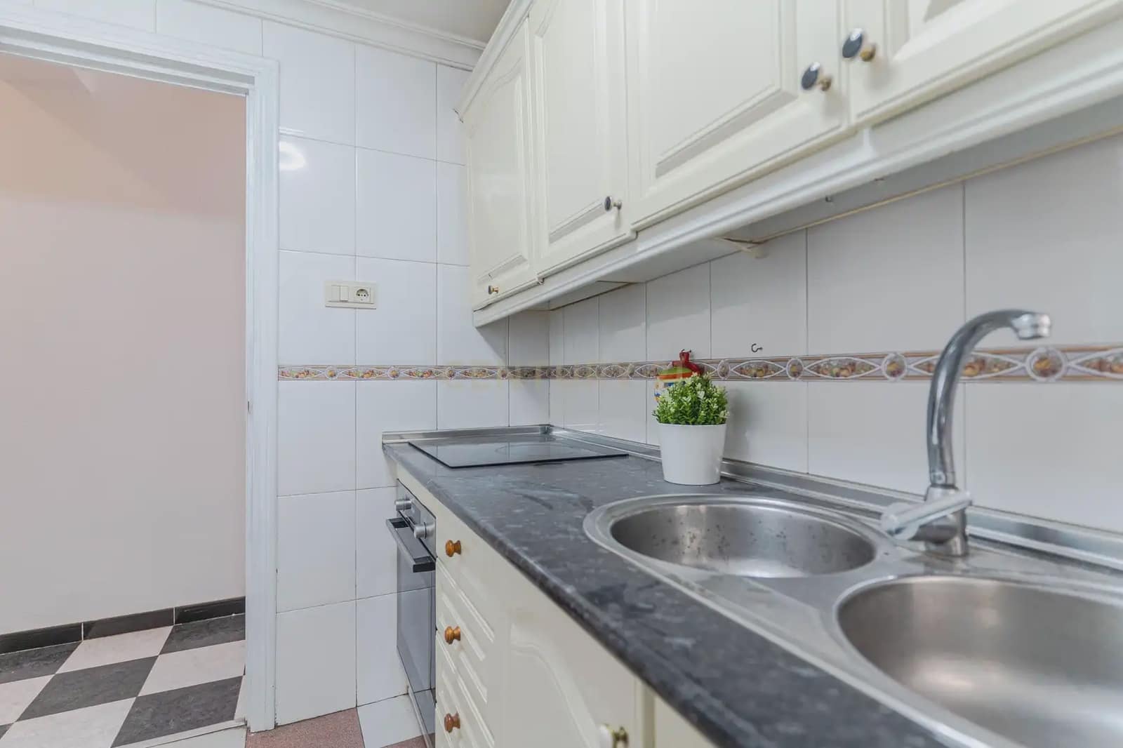 3 Zimmer Wohnung zu verkaufen in Granada Stadt - 195.000 € (Ref: 10016981)