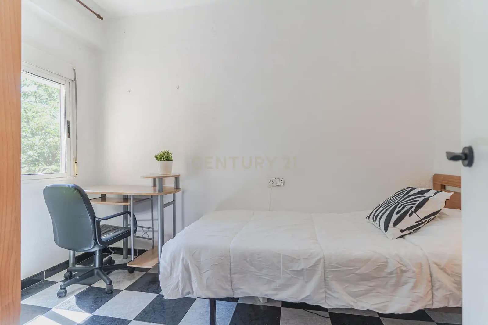 3 Zimmer Wohnung zu verkaufen in Granada Stadt - 195.000 € (Ref: 10016981)