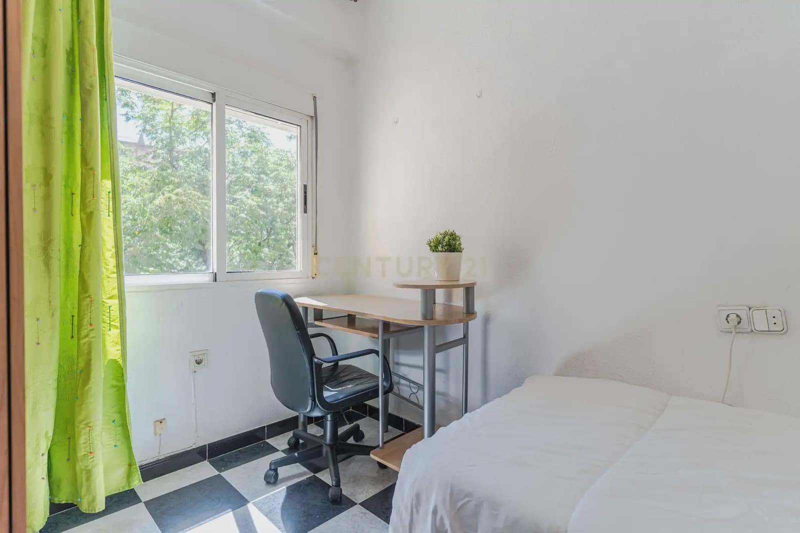 3 Zimmer Wohnung zu verkaufen in Granada Stadt - 195.000 € (Ref: 10016981)