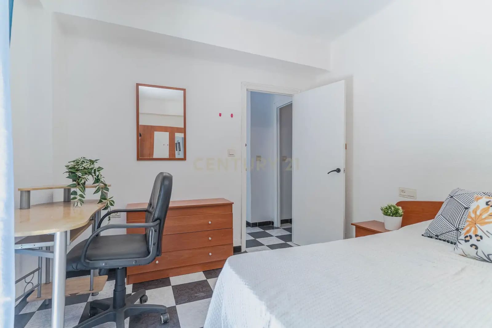3 Zimmer Wohnung zu verkaufen in Granada Stadt - 195.000 € (Ref: 10016981)