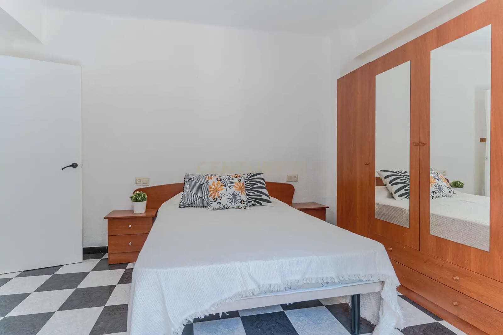 3 Zimmer Wohnung zu verkaufen in Granada Stadt - 195.000 € (Ref: 10016981)