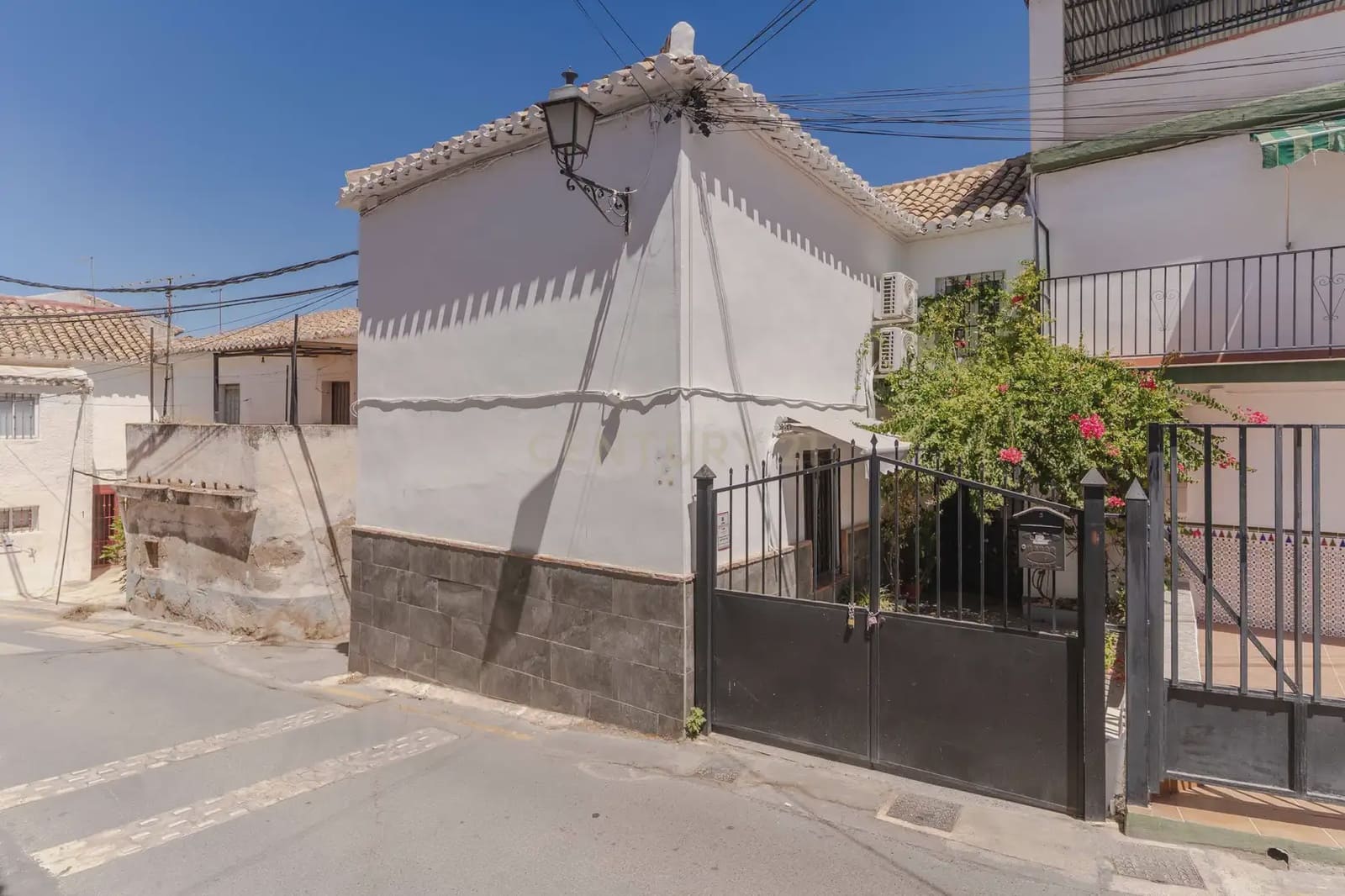 3 slaapkamer Huis te koop in La Zubia - € 159.000 (Ref: 10016982)