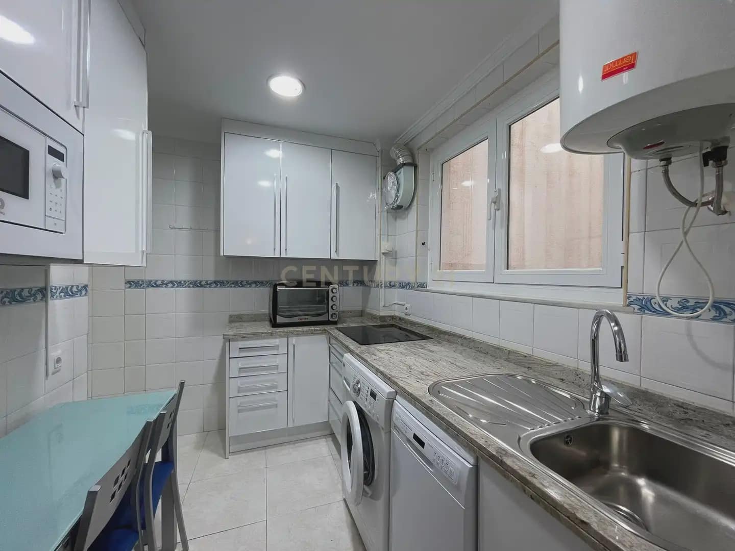 2 bedroom Apartment for rent in Granada city - € 890 (Ref: 10030743)
