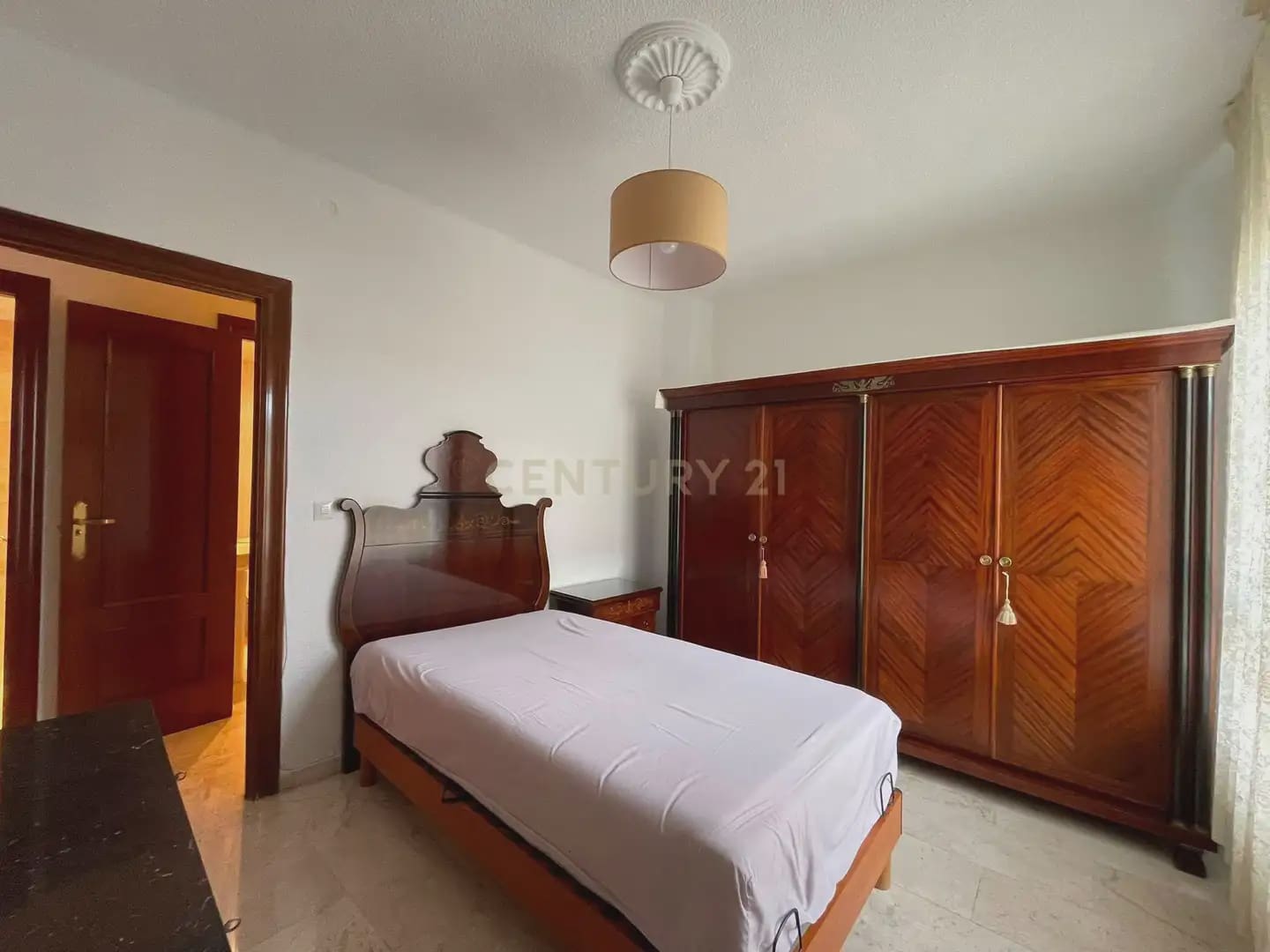 2 bedroom Apartment for rent in Granada city - € 890 (Ref: 10030743)
