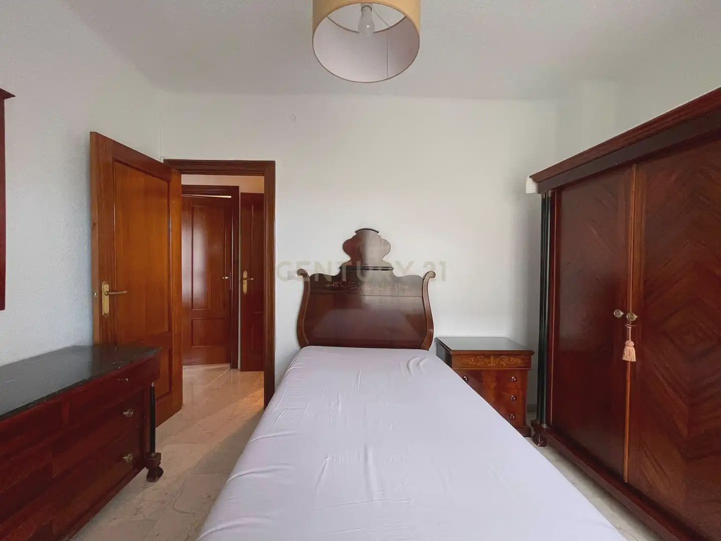 2 bedroom Apartment for rent in Granada city - € 890 (Ref: 10030743)