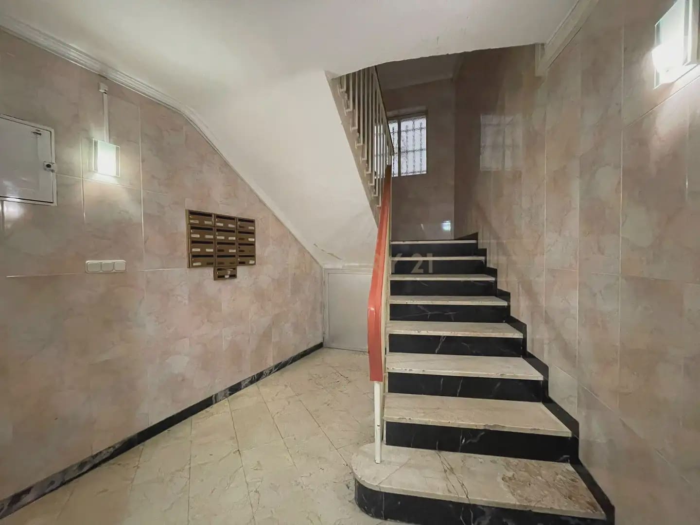 2 bedroom Apartment for rent in Granada city - € 890 (Ref: 10030743)
