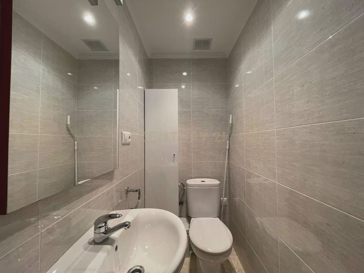 2 bedroom Apartment for rent in Granada city - € 890 (Ref: 10030743)