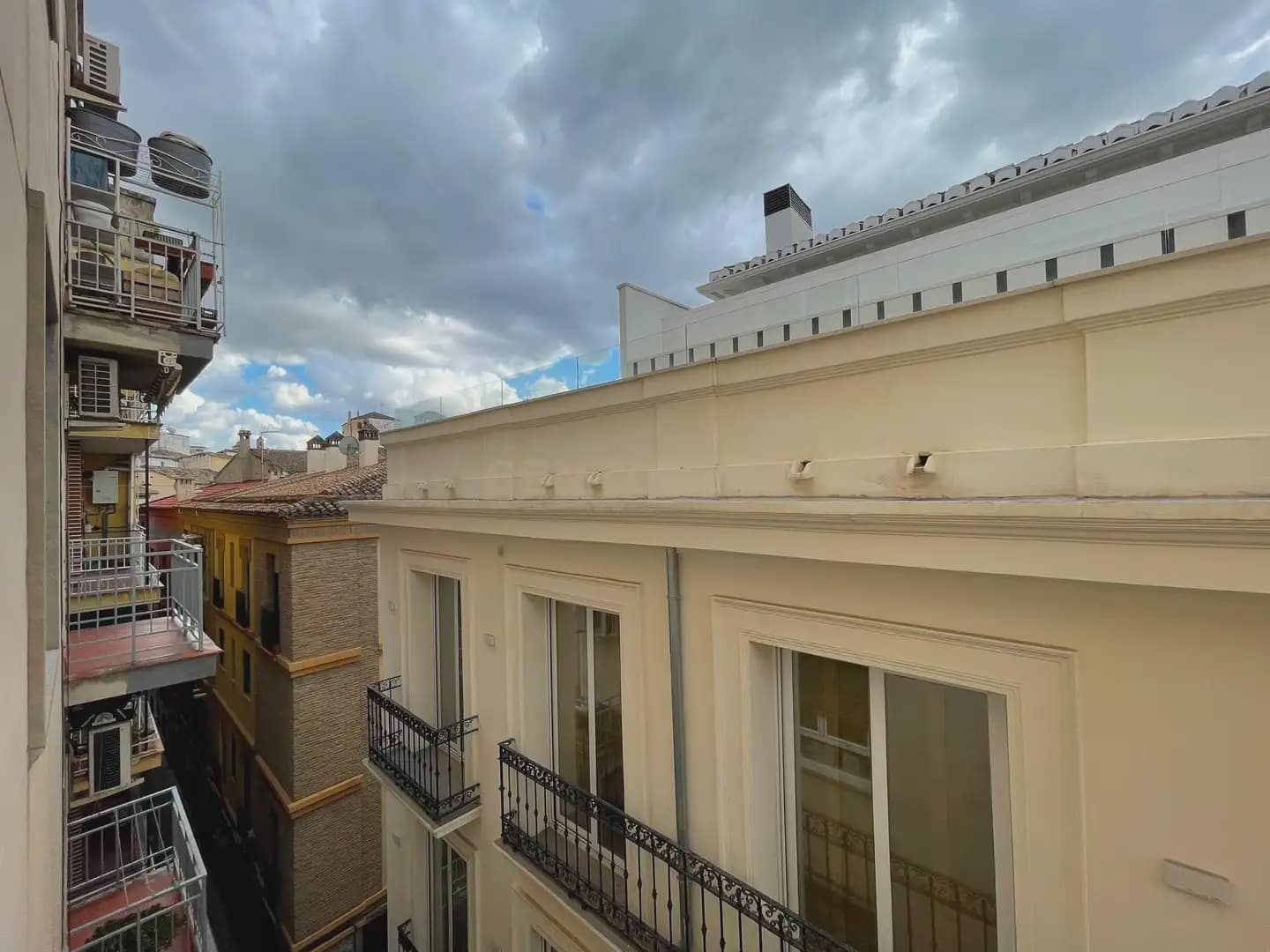 2 bedroom Apartment for rent in Granada city - € 890 (Ref: 10030743)
