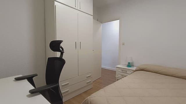 Appartement de 3 chambres à louer à Camino de Ronda - Rosaleda, Grenade ville - 700 € (Ref: 10044334)