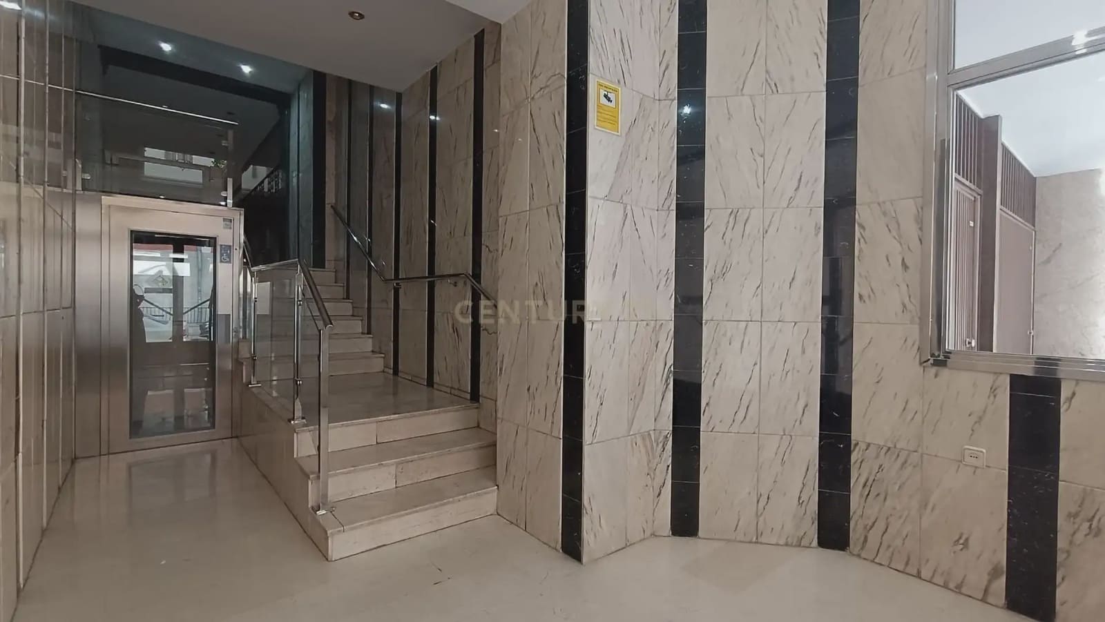 Appartement de 3 chambres à louer à Grenade ville - 700 € (Ref: 10044334)