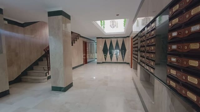 Appartement de 3 chambres à louer à Camino de Ronda - Rosaleda, Grenade ville - 700 € (Ref: 10044334)