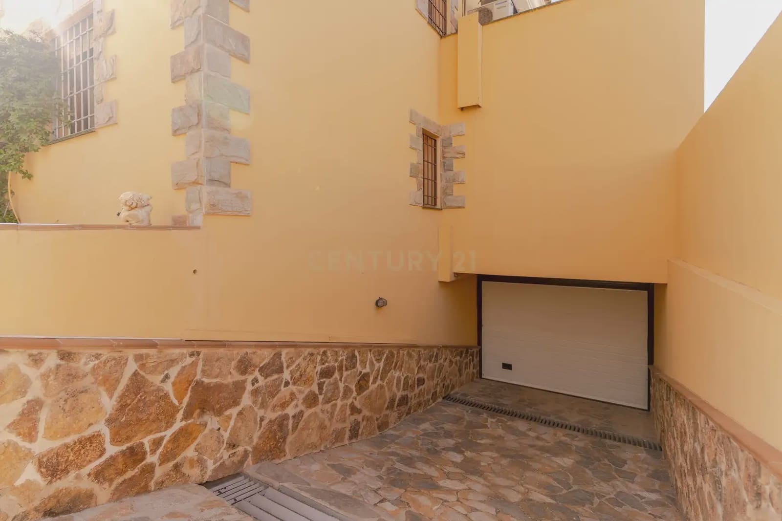 4 soveværelse Villa til salg i Baza med garage - € 625.000 (Ref: 10048459)
