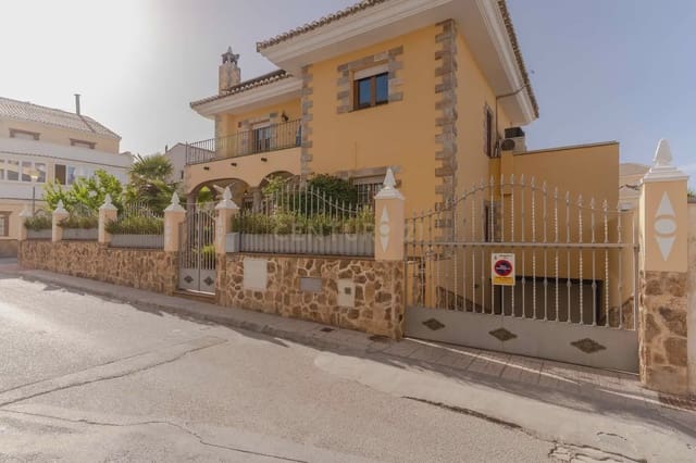 4 soveværelse Villa til salg i Baza med garage - € 625.000 (Ref: 10048459)