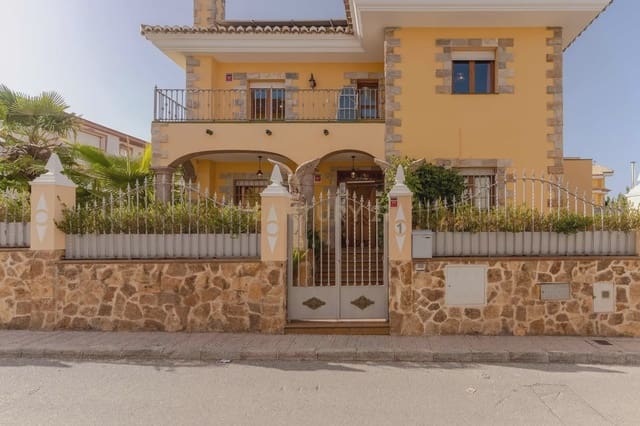 4 soveværelse Villa til salg i Baza med garage - € 625.000 (Ref: 10048459)