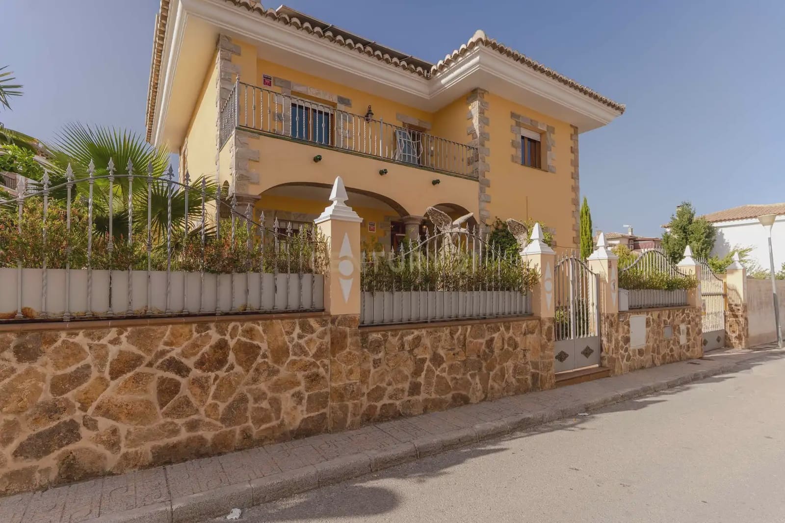 4 soveværelse Villa til salg i Baza med garage - € 625.000 (Ref: 10048459)