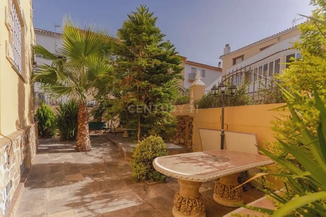 4 soveværelse Villa til salg i Baza med garage - € 625.000 (Ref: 10048459)