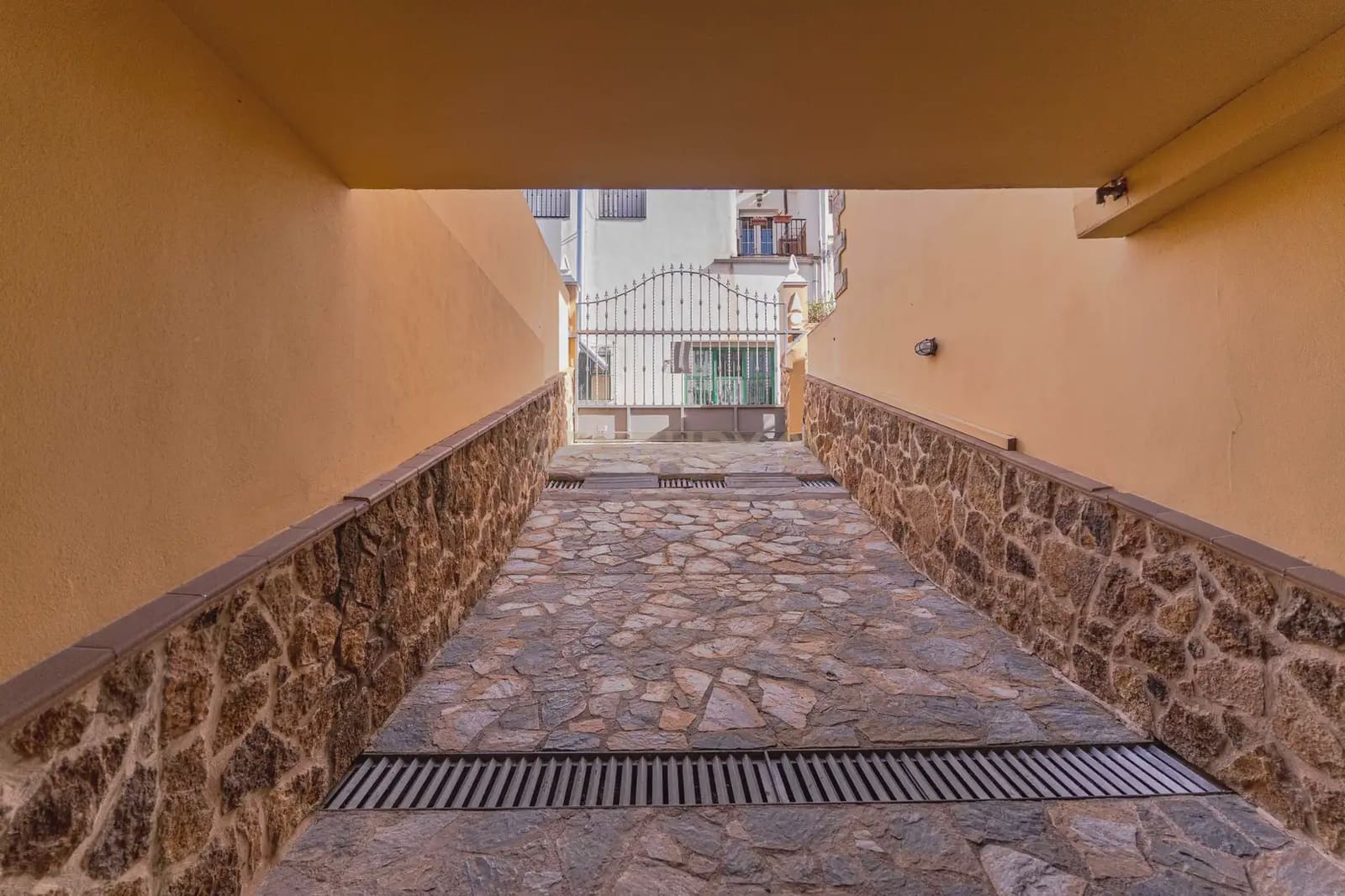 4 soveværelse Villa til salg i Baza med garage - € 625.000 (Ref: 10048459)