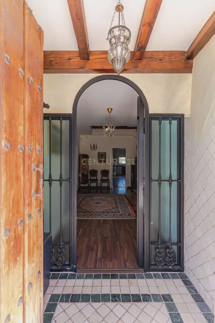8 slaapkamer Finca/Landhuis te koop in Jaen stad met zwembad garage - € 449.900 (Ref: 10074657)