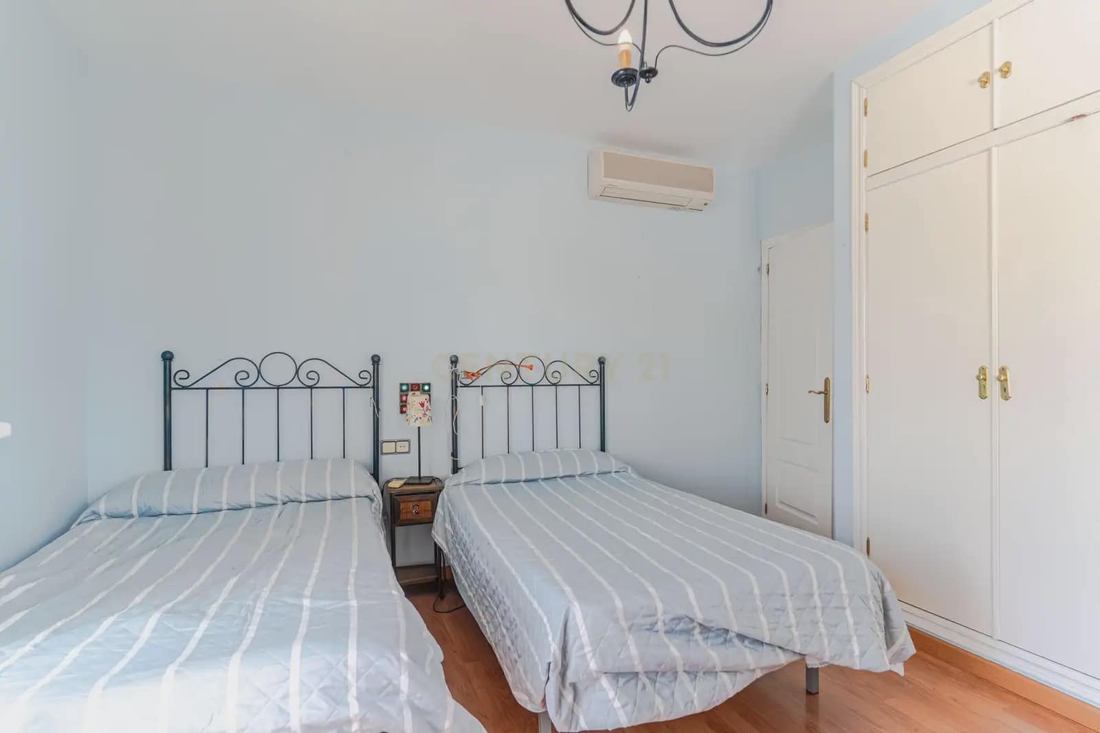 8 slaapkamer Finca/Landhuis te koop in Jaen stad met zwembad garage - € 449.900 (Ref: 10074657)