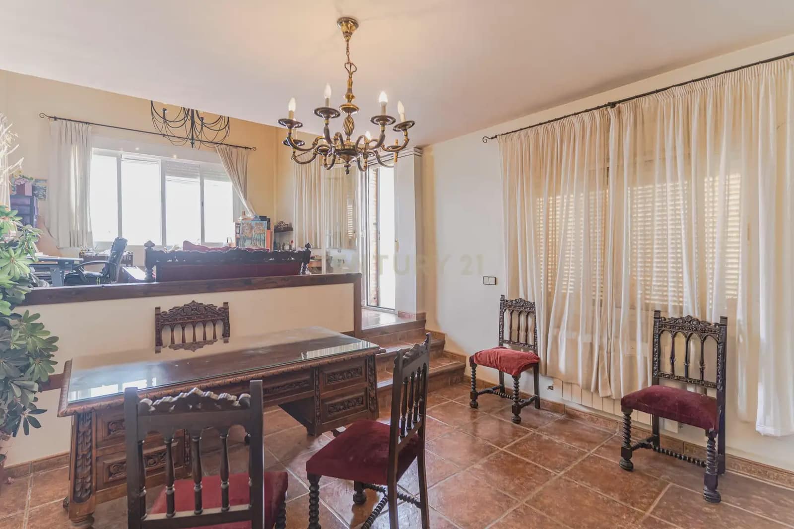 8 slaapkamer Finca/Landhuis te koop in Jaen stad met zwembad garage - € 449.900 (Ref: 10074657)